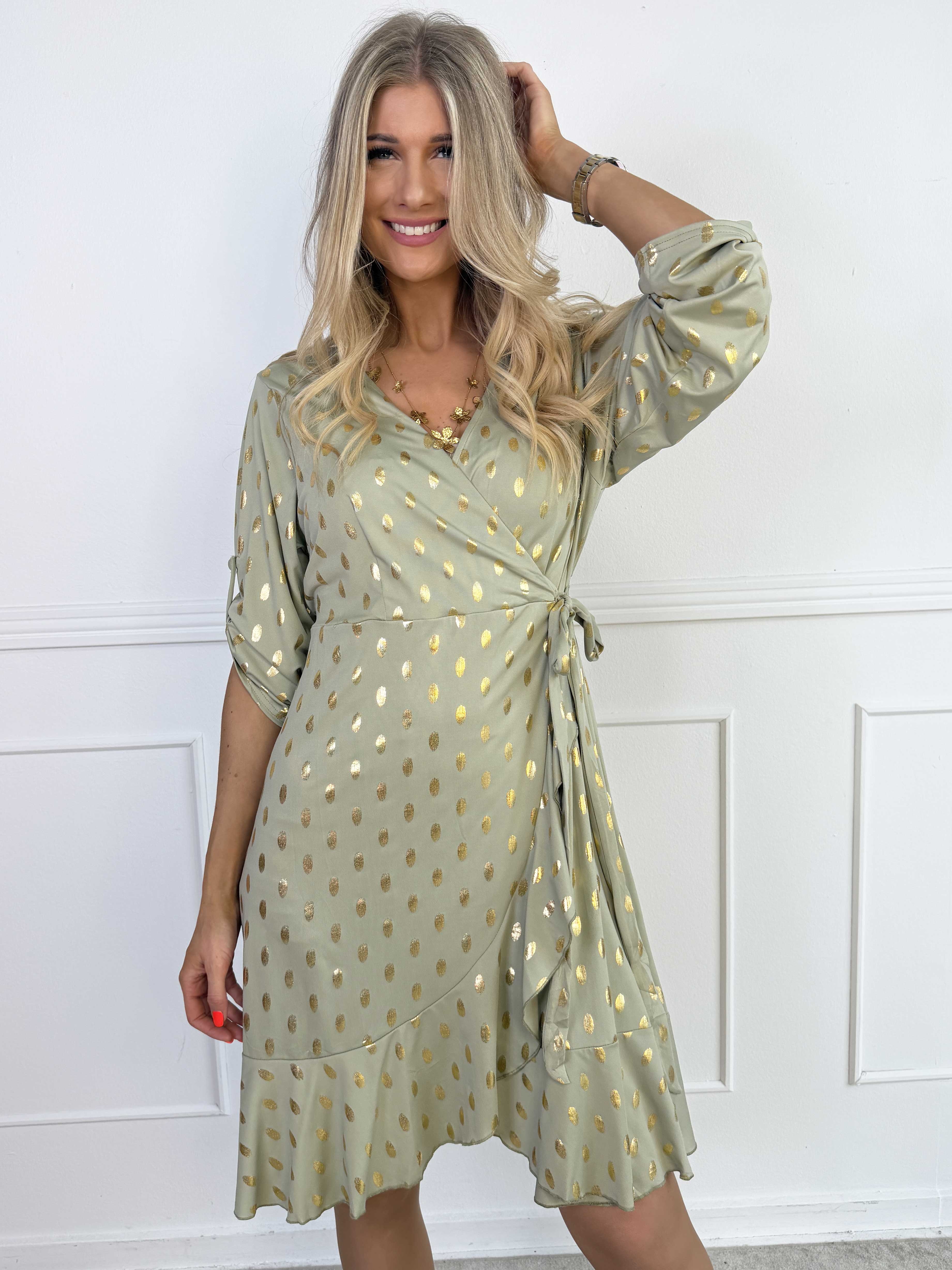 Savina Gold - Elastisk kjole i slå-om-look med guld dutter